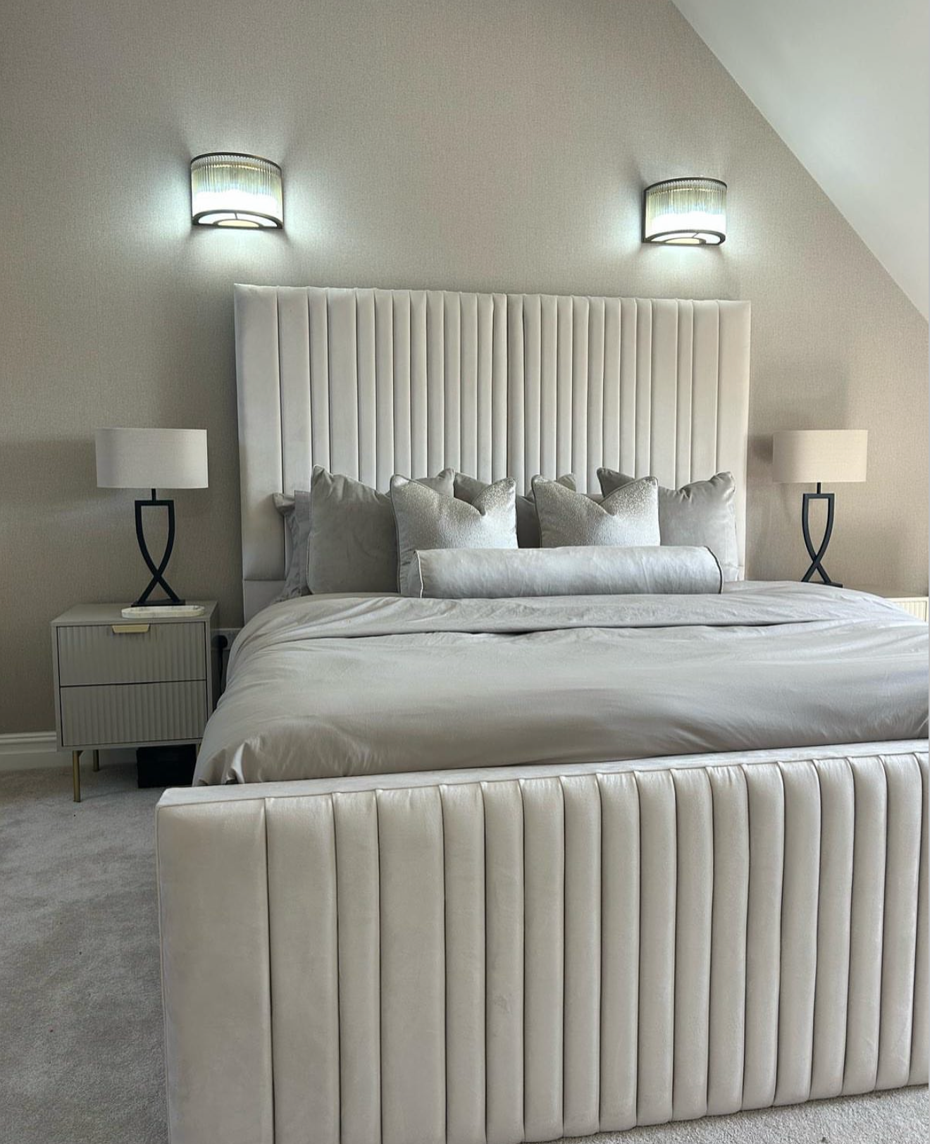 Georgia upholstered bed with Gaslift