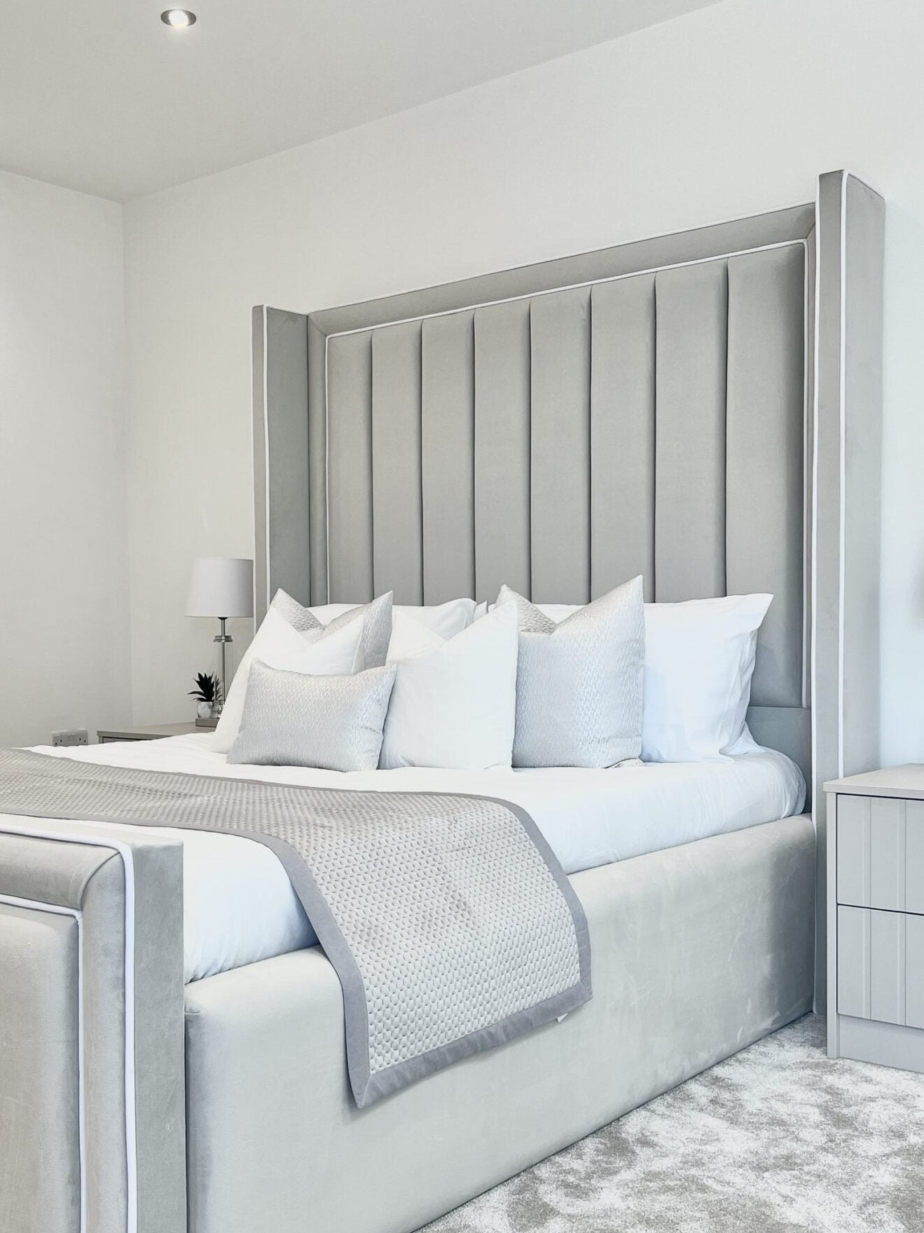 Cove Bed with White Piping